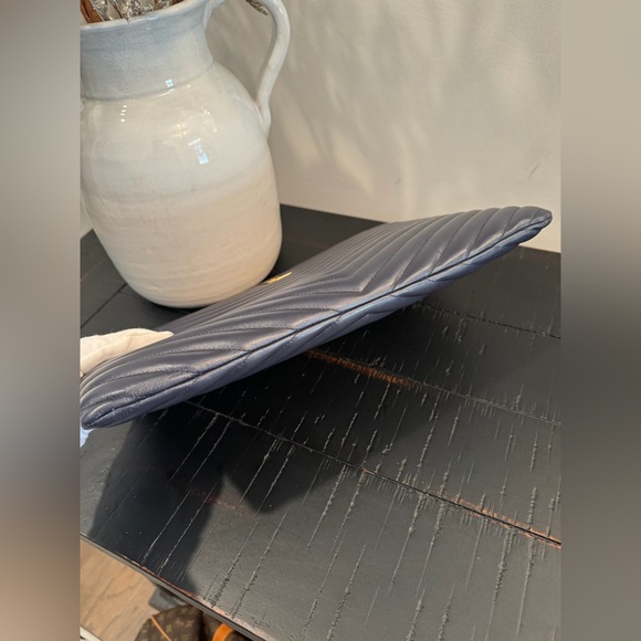 SOLD-YSL Matellasse Tablet Clutch Quilted Leather - Picture 4 of 12